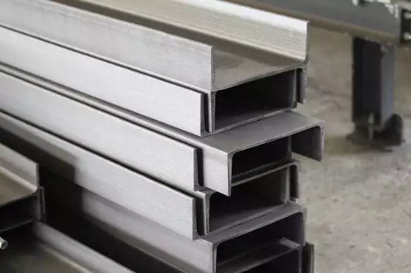 Швеллер горячекатаный фото со склада